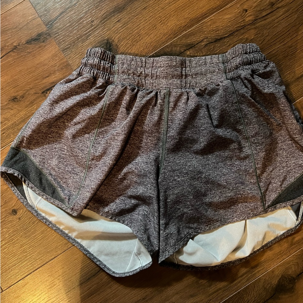 Lululemon low rise hotty hot shorts with side zipper